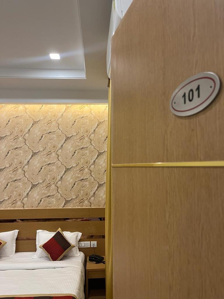 Hotel Royal Casa Lucknow Bagian luar foto